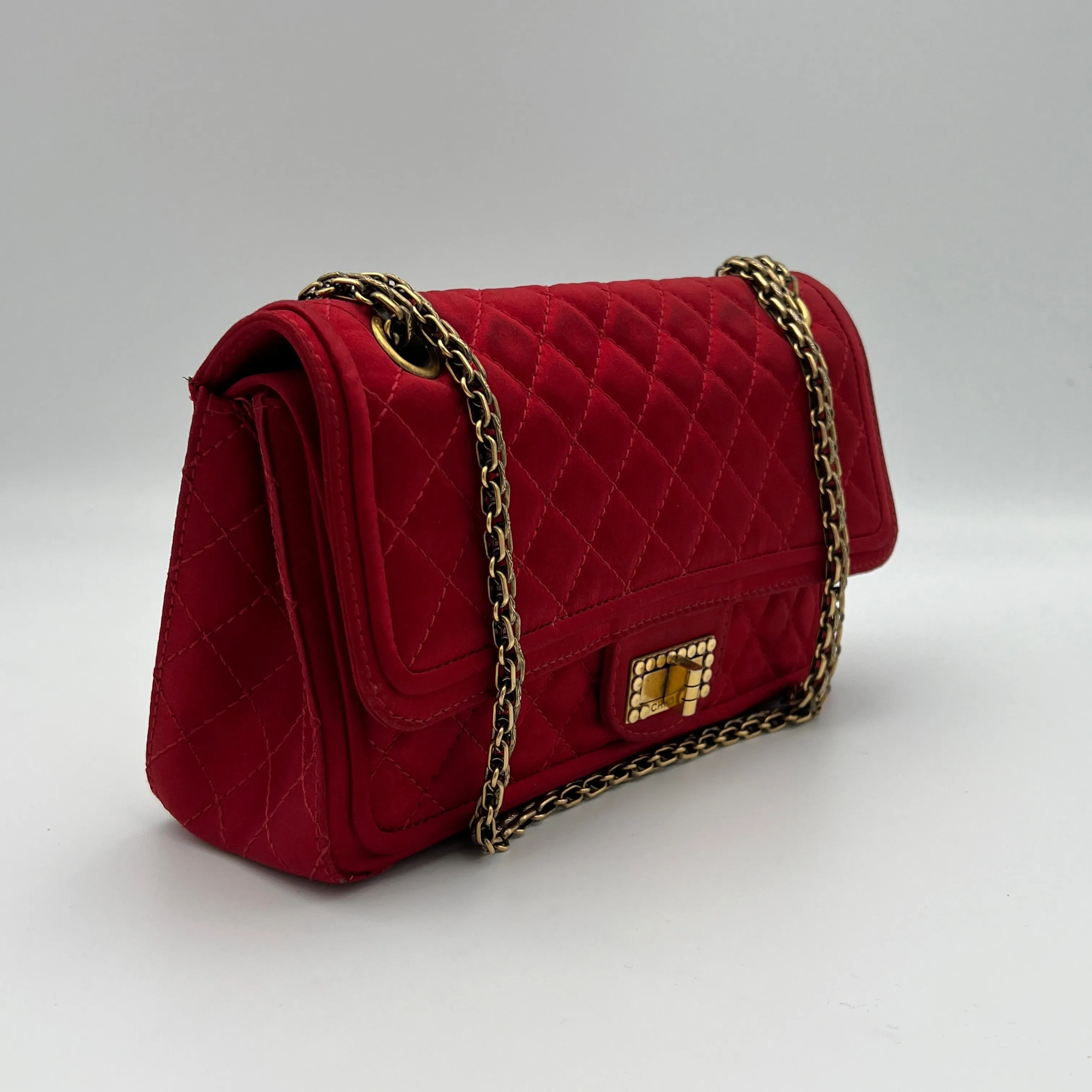 2.55 Reissue 225 Red Shoulder Bag in Satin, Gold hardware
