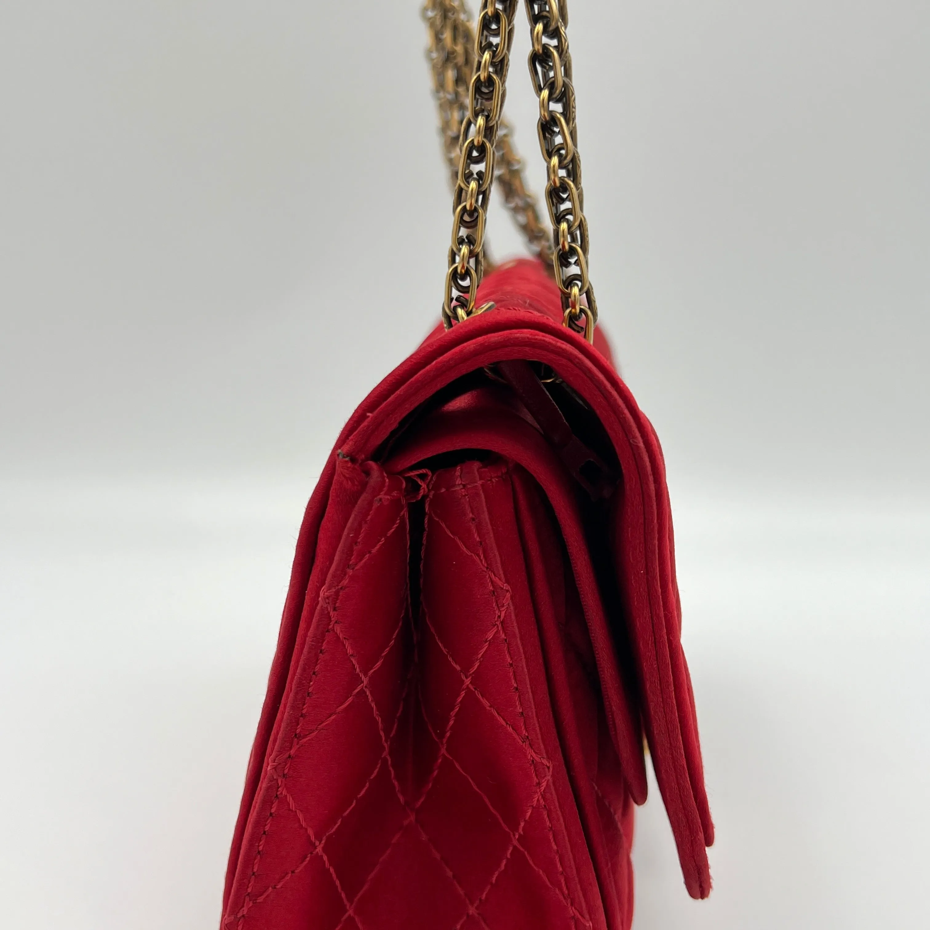 2.55 Reissue 225 Red Shoulder Bag in Satin, Gold hardware