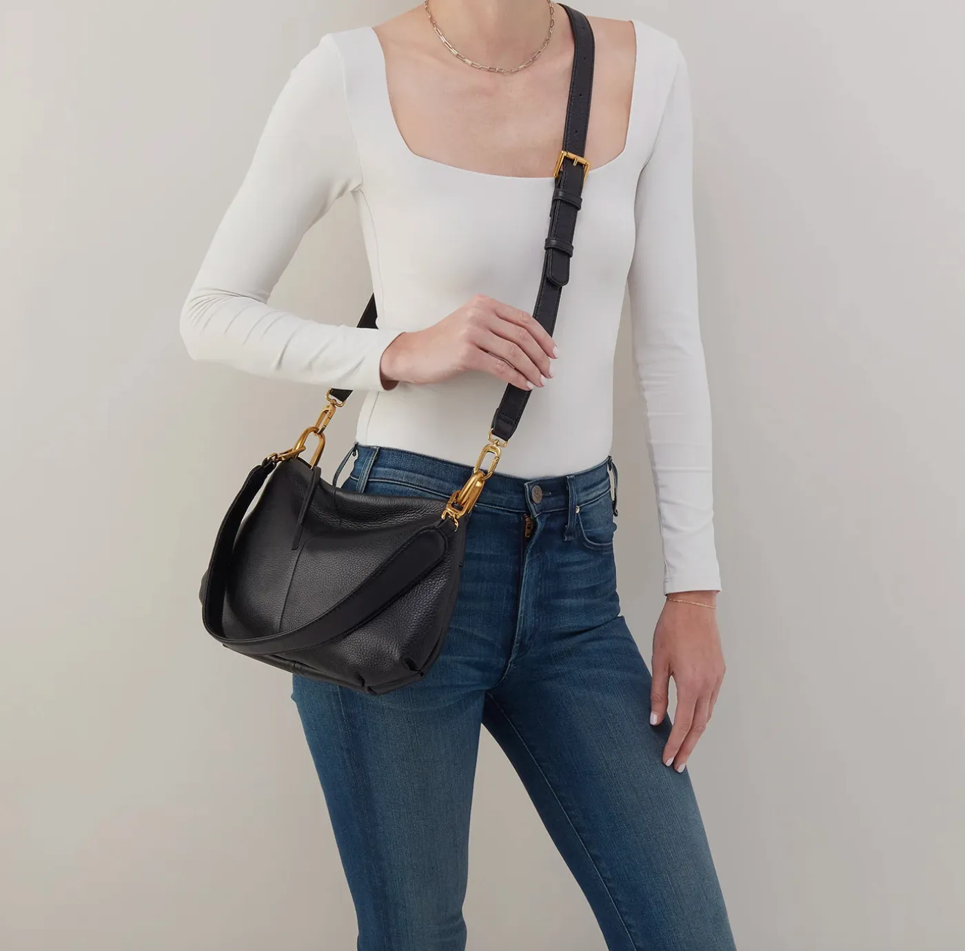 Advance Shoulder Bag | Pebbled Leather