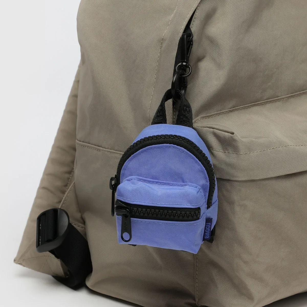 Baggu Backpack Charm in Cornflower