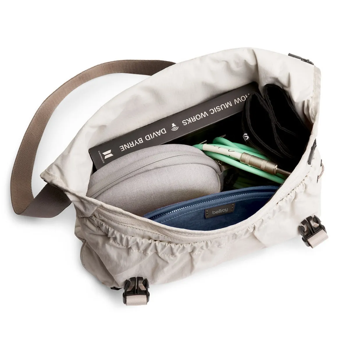 Bellroy Cinch Messenger in Oat