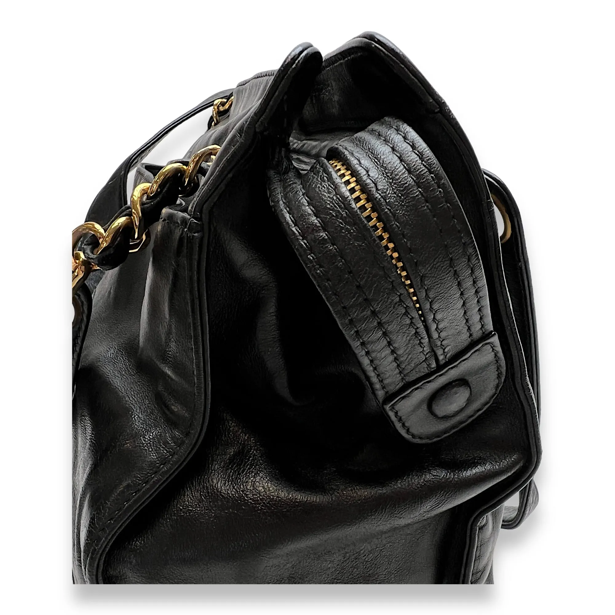 CC  Black Shoulder Bag in Calfskin, Gold hardware