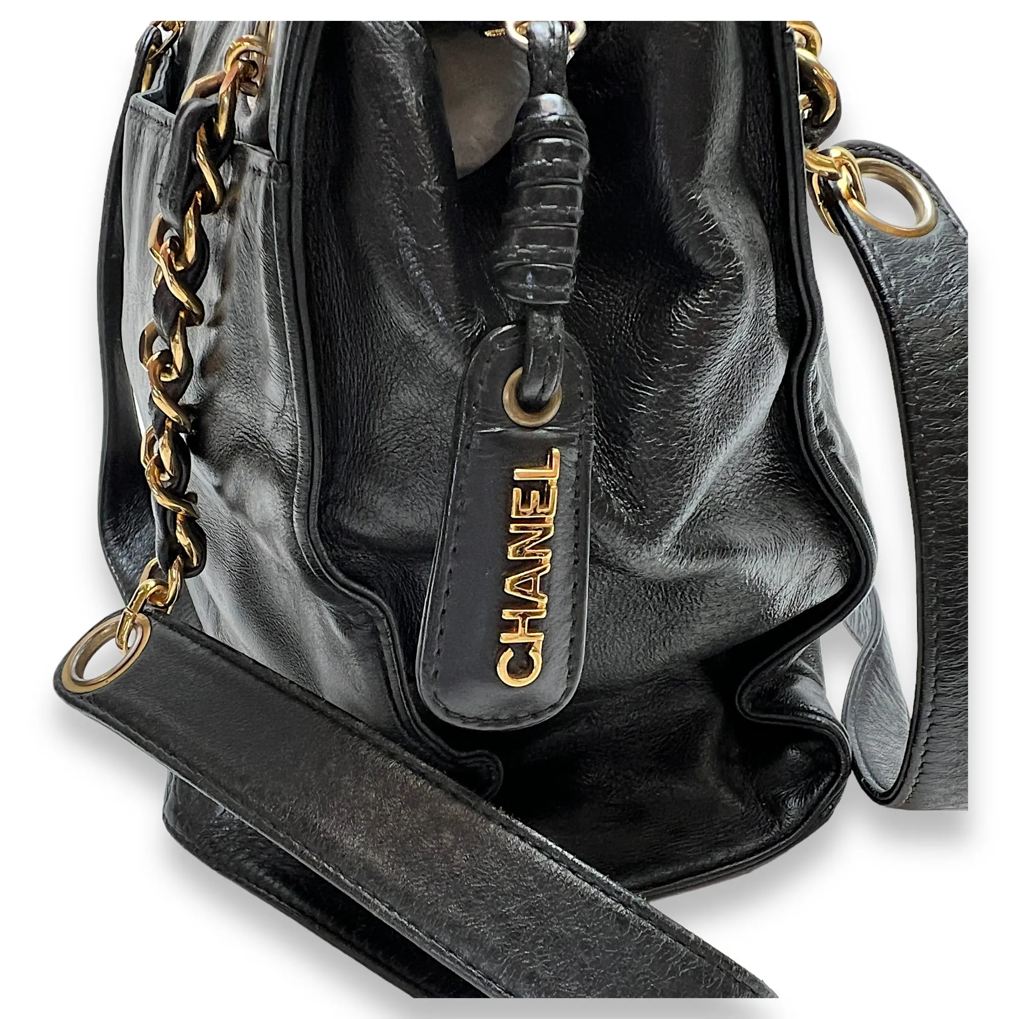 CC  Black Shoulder Bag in Calfskin, Gold hardware