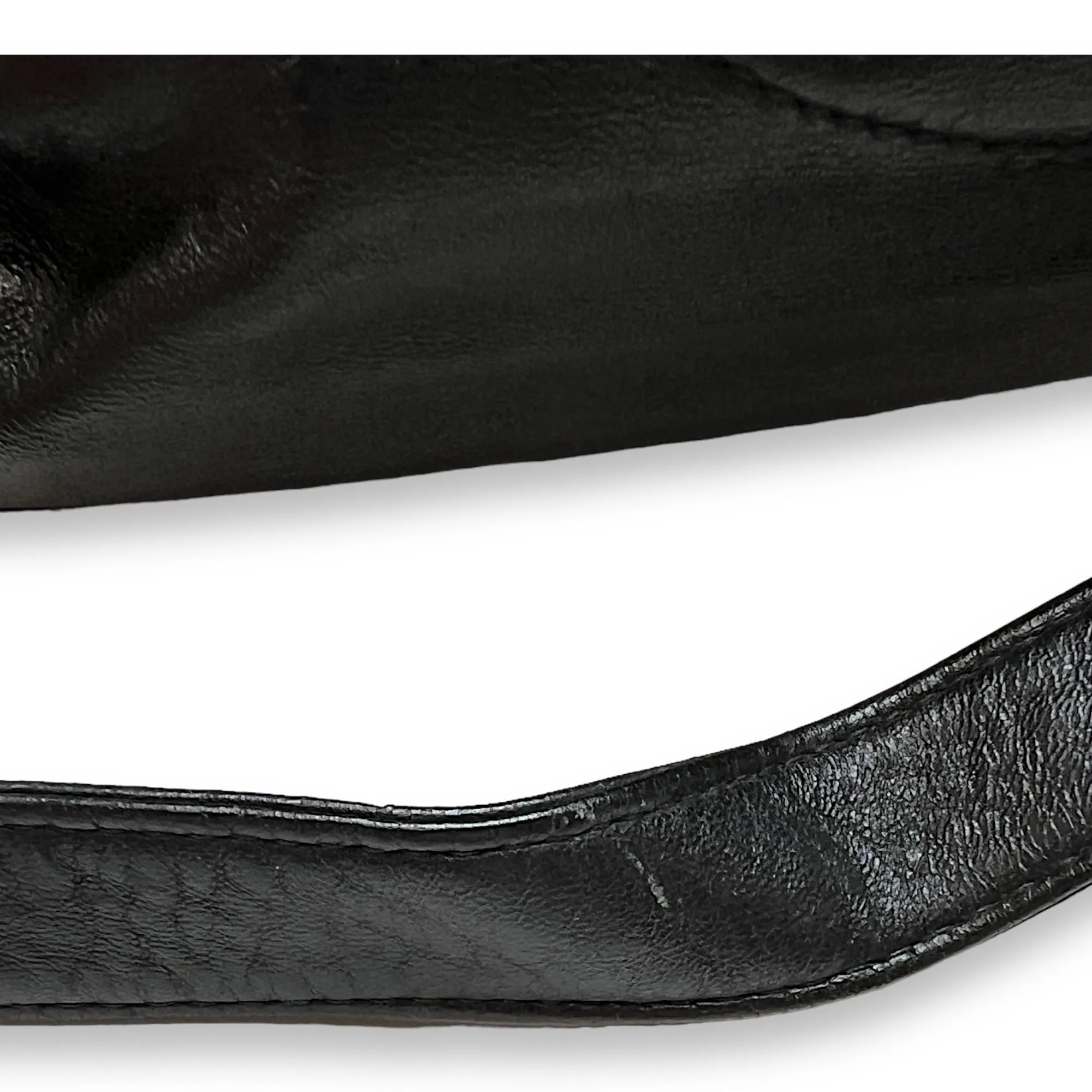 CC  Black Shoulder Bag in Calfskin, Gold hardware