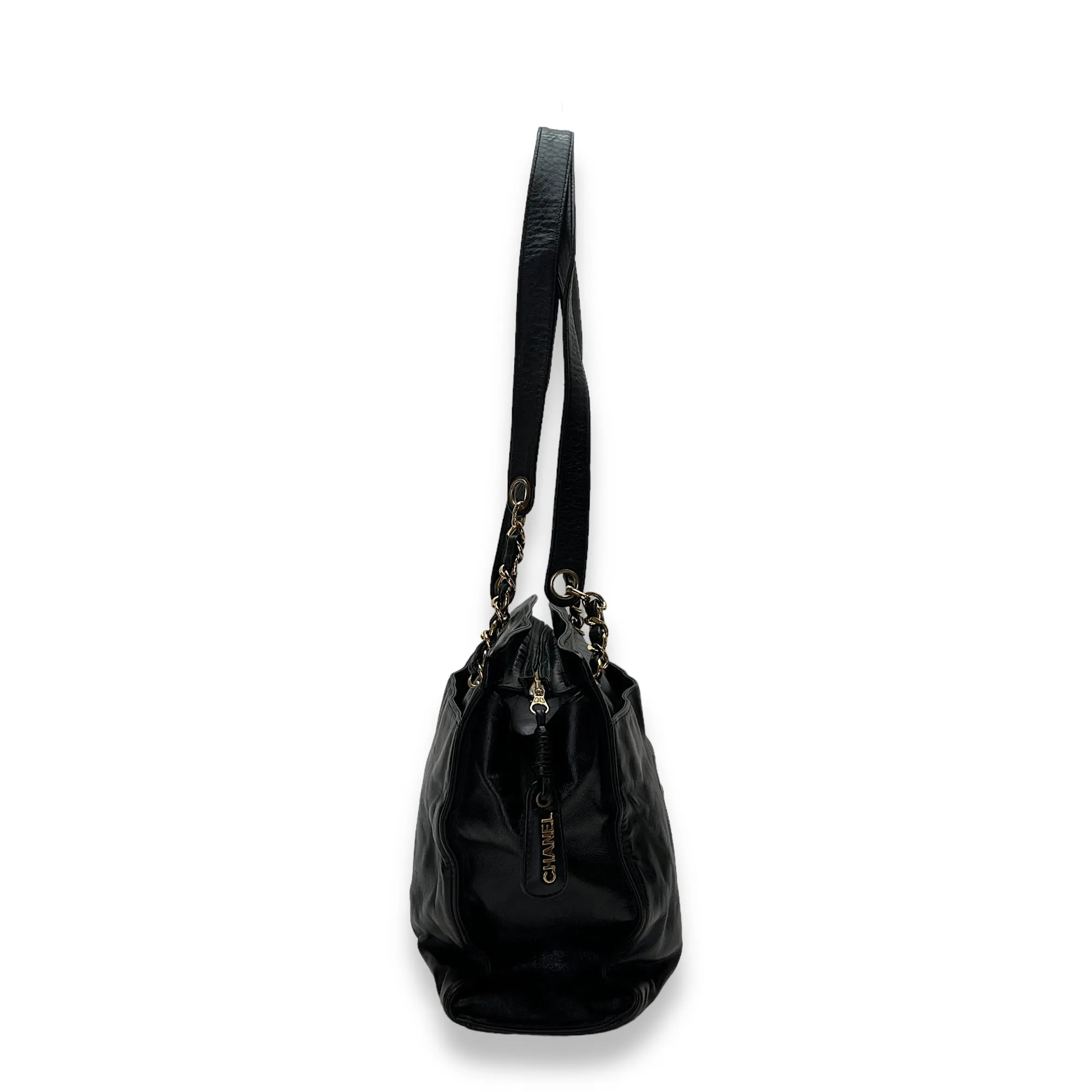CC  Black Shoulder Bag in Calfskin, Gold hardware