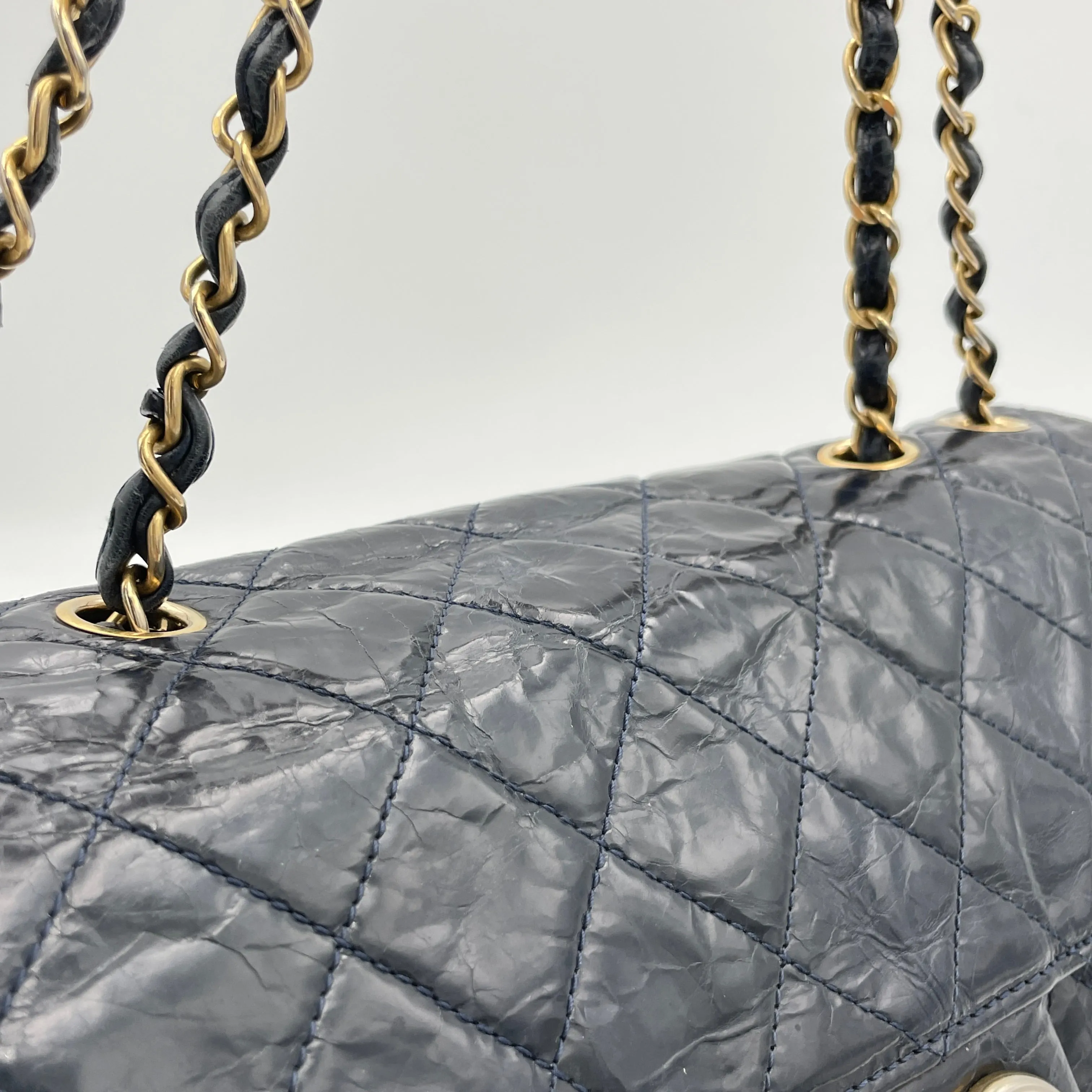 CC Turnlock Crinkled Navy Shoulder Bag in Calfskin, Gold hardware