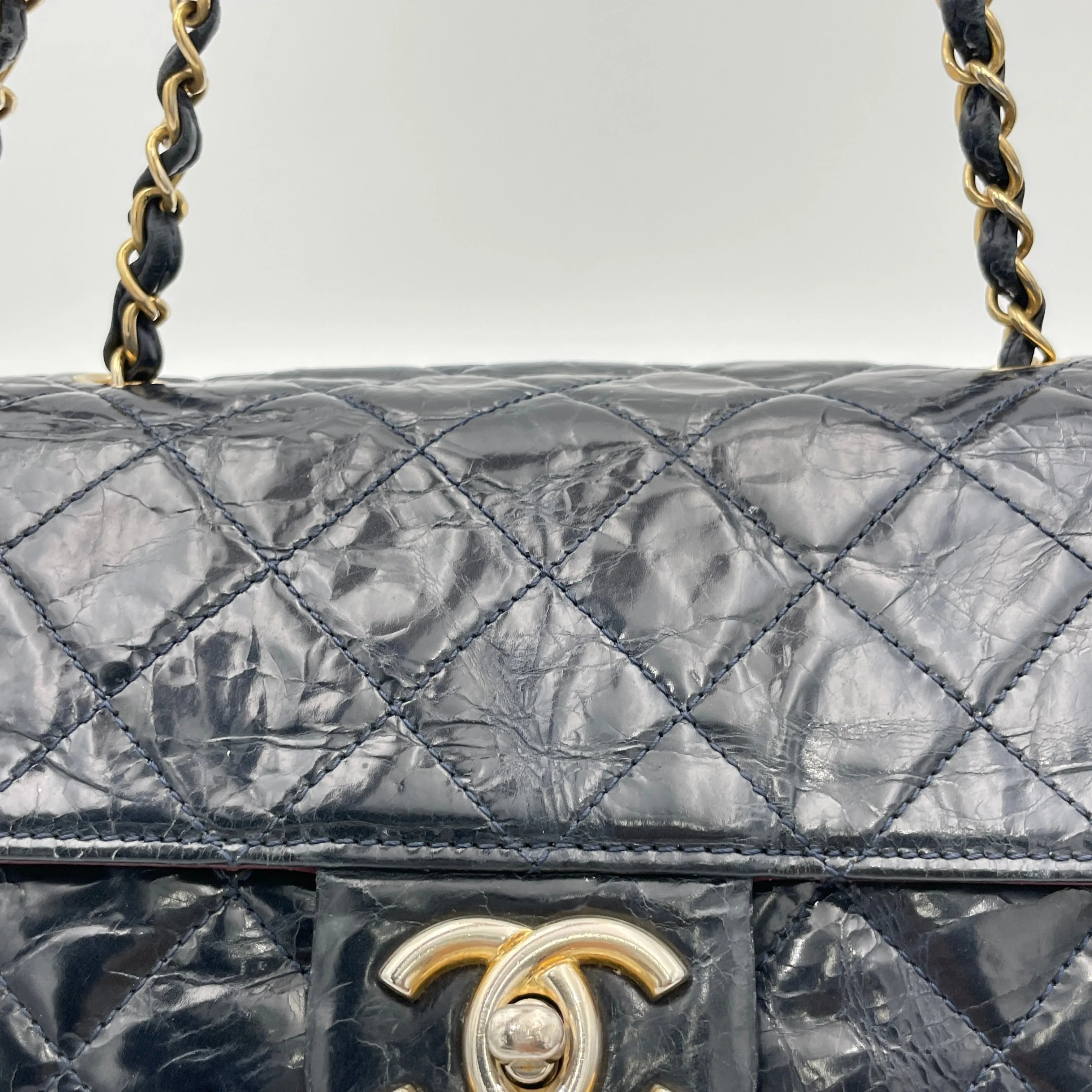 CC Turnlock Crinkled Navy Shoulder Bag in Calfskin, Gold hardware