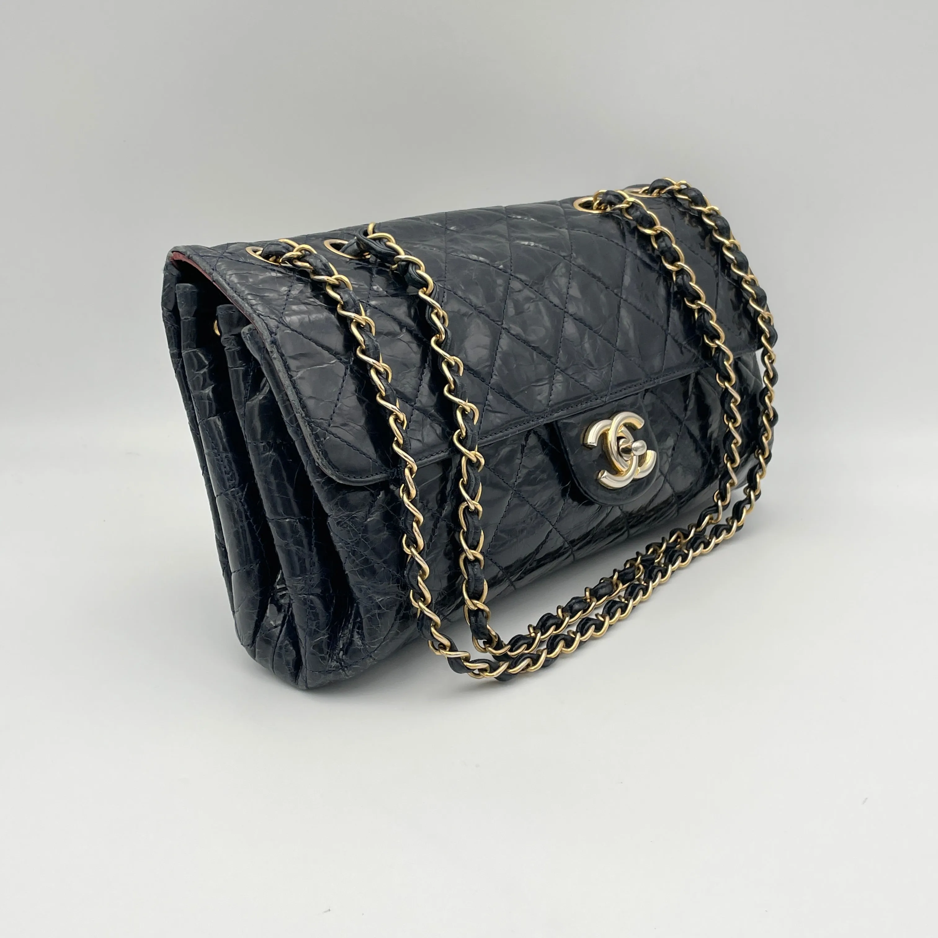 CC Turnlock Crinkled Navy Shoulder Bag in Calfskin, Gold hardware