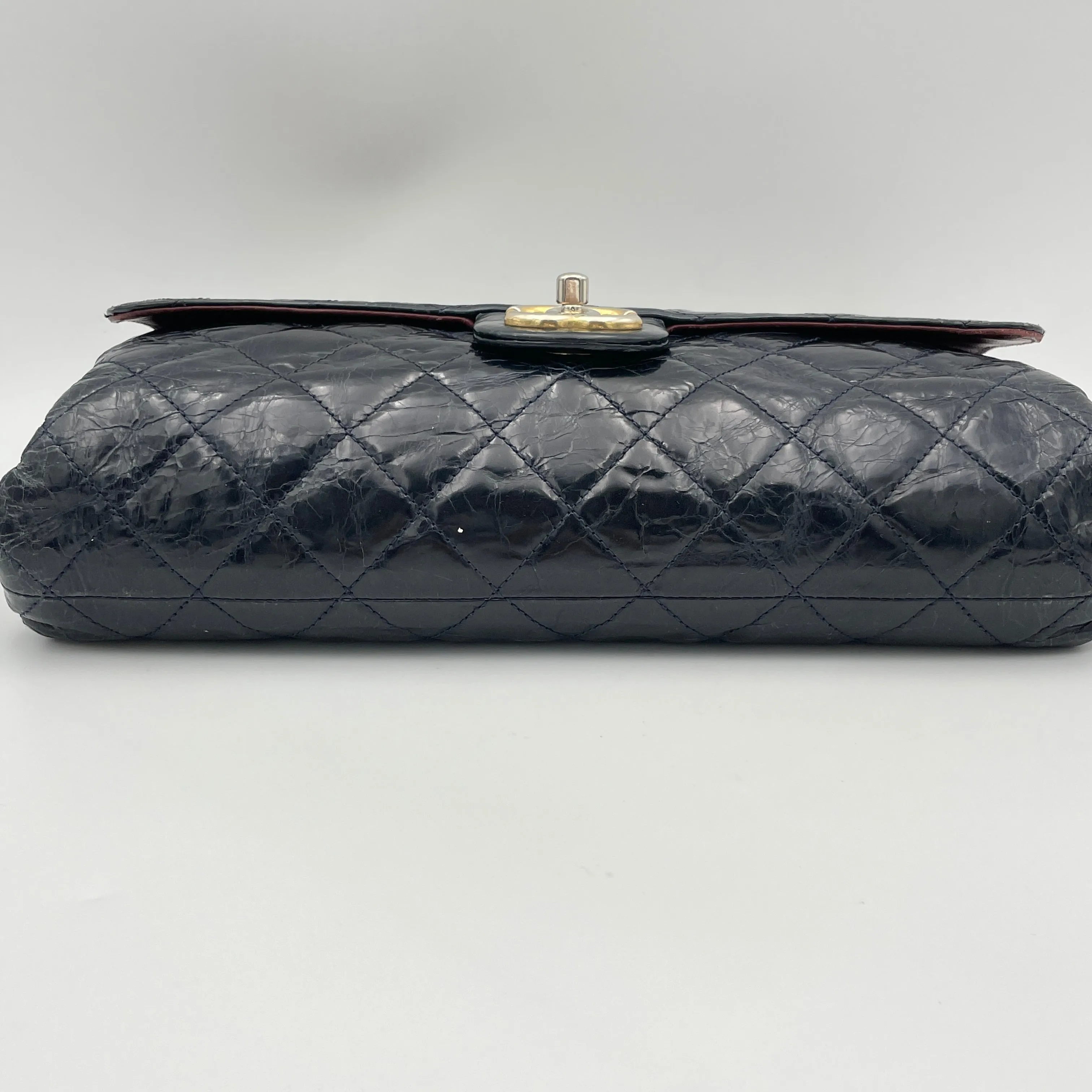 CC Turnlock Crinkled Navy Shoulder Bag in Calfskin, Gold hardware