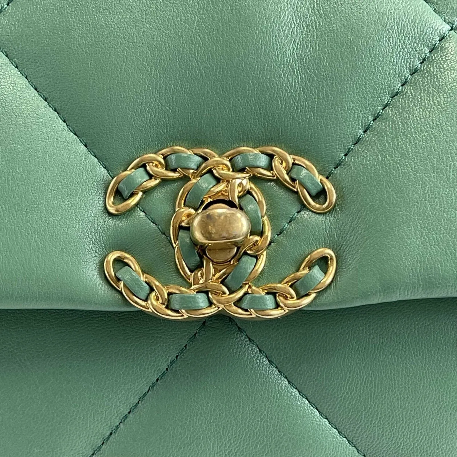 Chanel 19 Green Flap Bag Medium CC Shoulder Crossbody Bag
