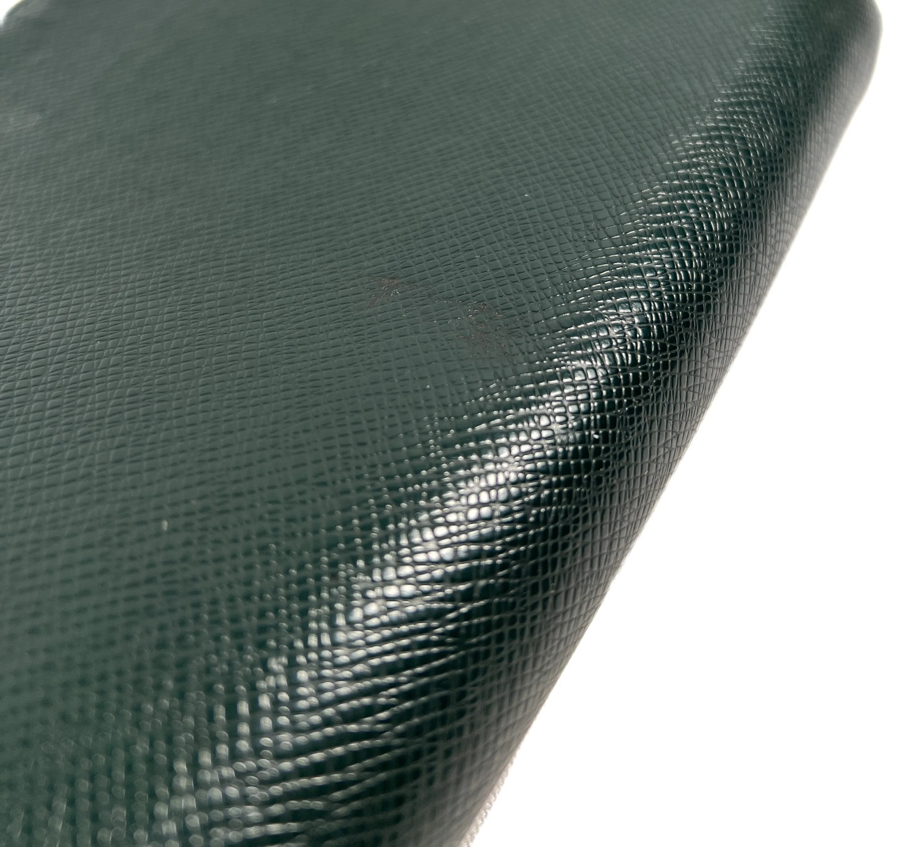 Louis Vuitton green Baikal Taiga leather wristlet/clutch 1997