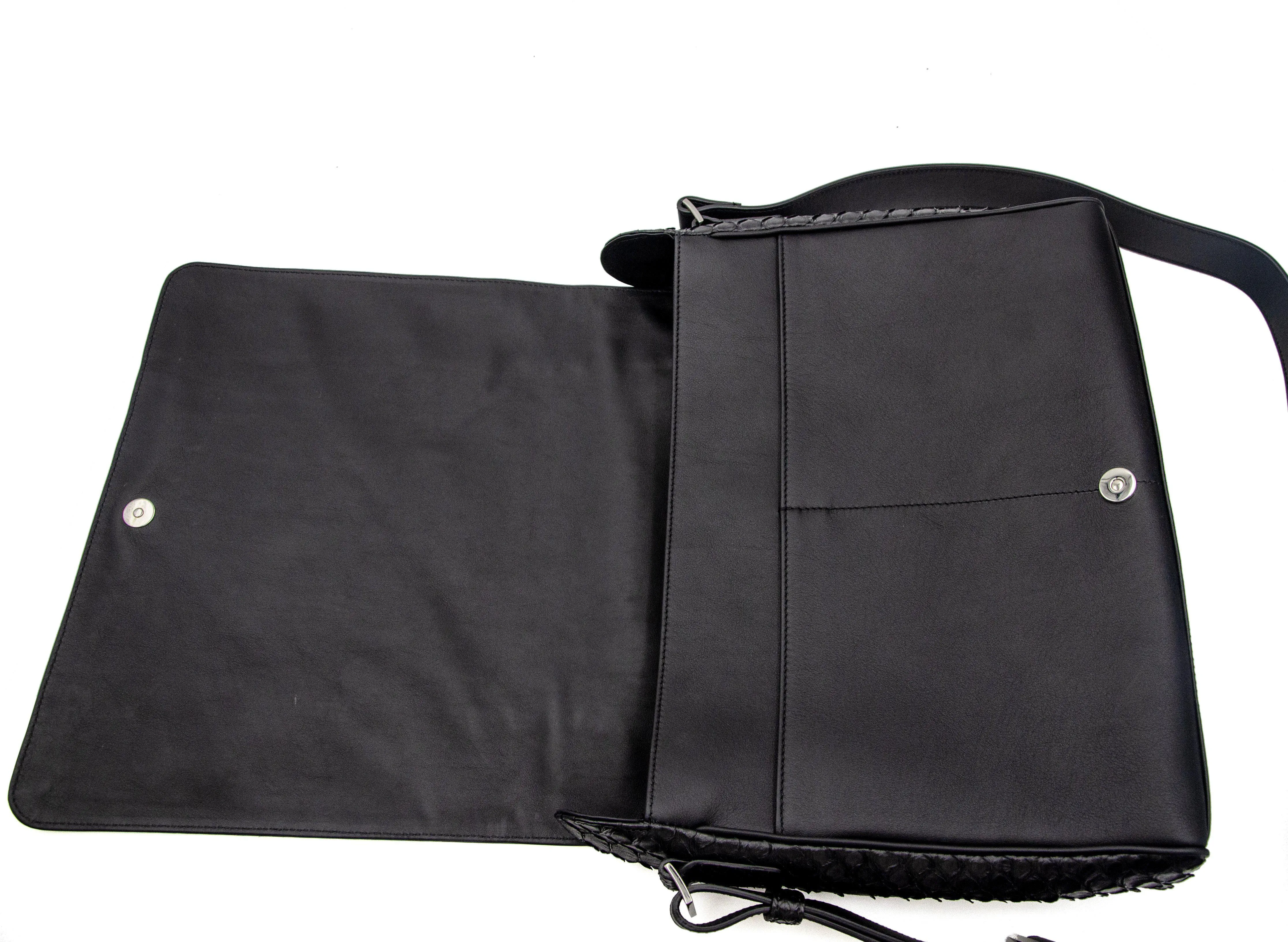 Messenger Classic in Black