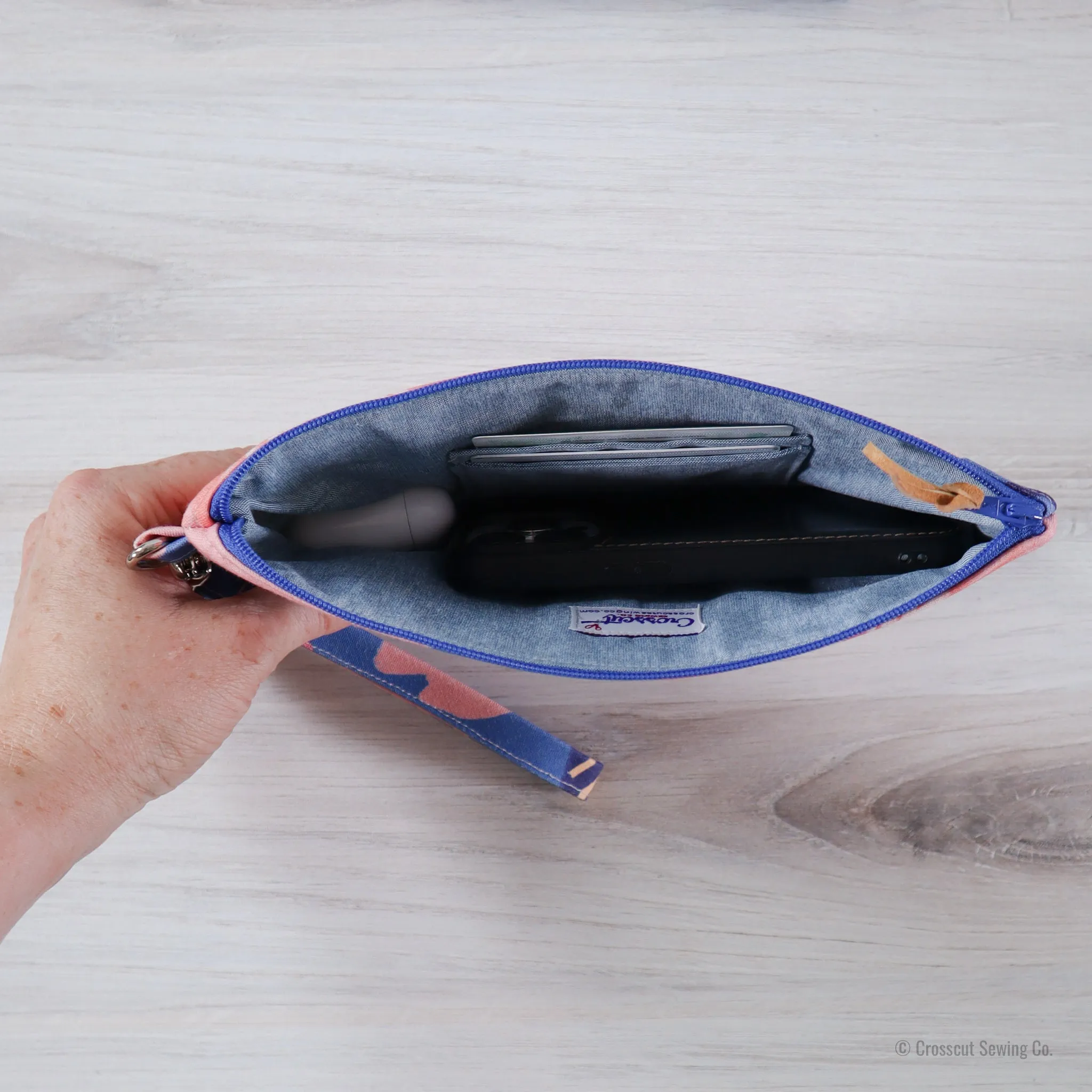Wristlet Sewing Kit - Dahlia Blue