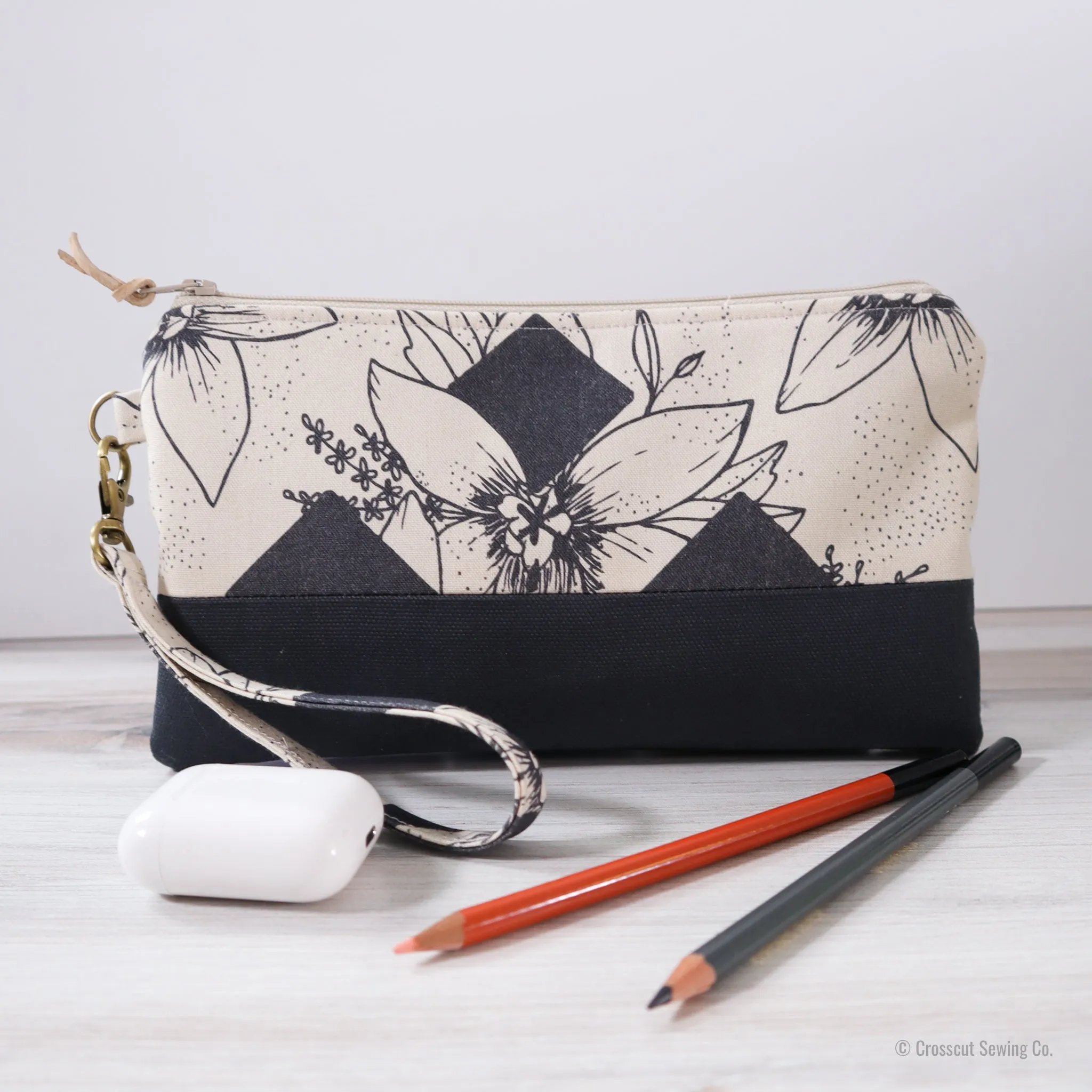 Wristlet Sewing Kit - Diamond Floral