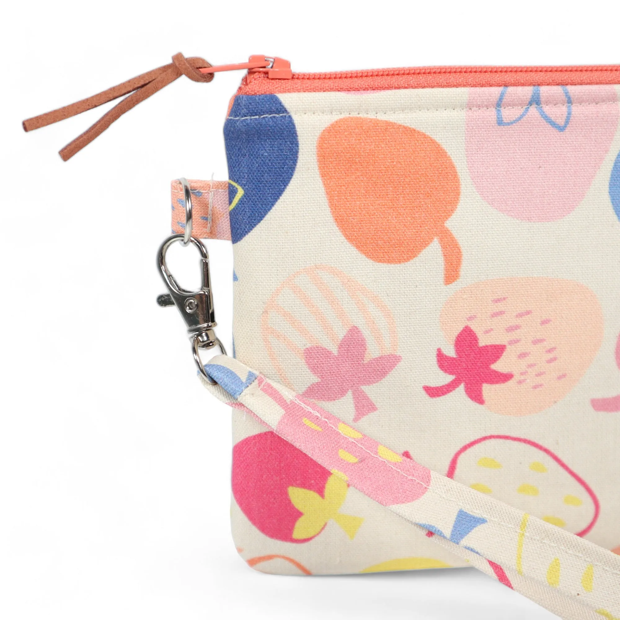 Wristlet Sewing Kit - Strawberry